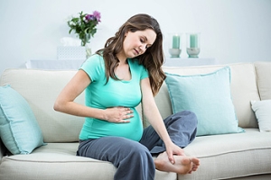 How to Reduce Foot Swelling During Pregnancy