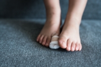 Symptoms and Causes of Toe Fractures in Children